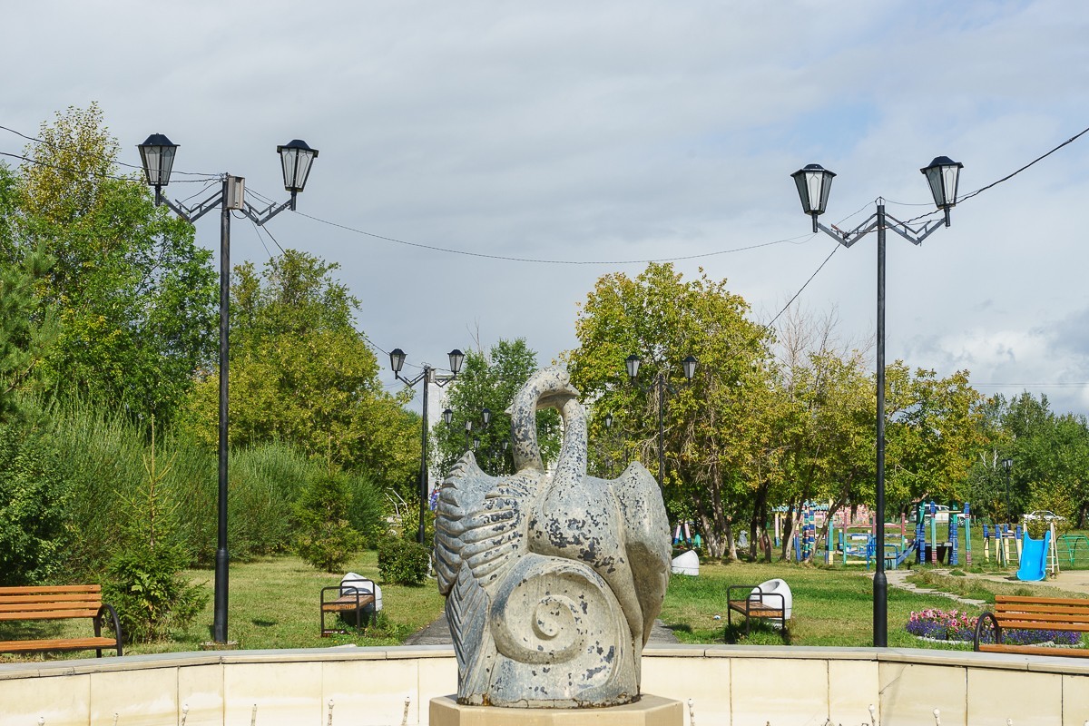 Еманжелинск челябинская область. Городской сквер Еманжелинск. Еманжелинск парк. Фонтан Еманжелинск. Еманжелинск достопримечательности сквер площ.